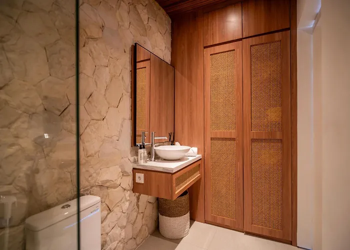 Villa Modern 3br Seminyak, Location *